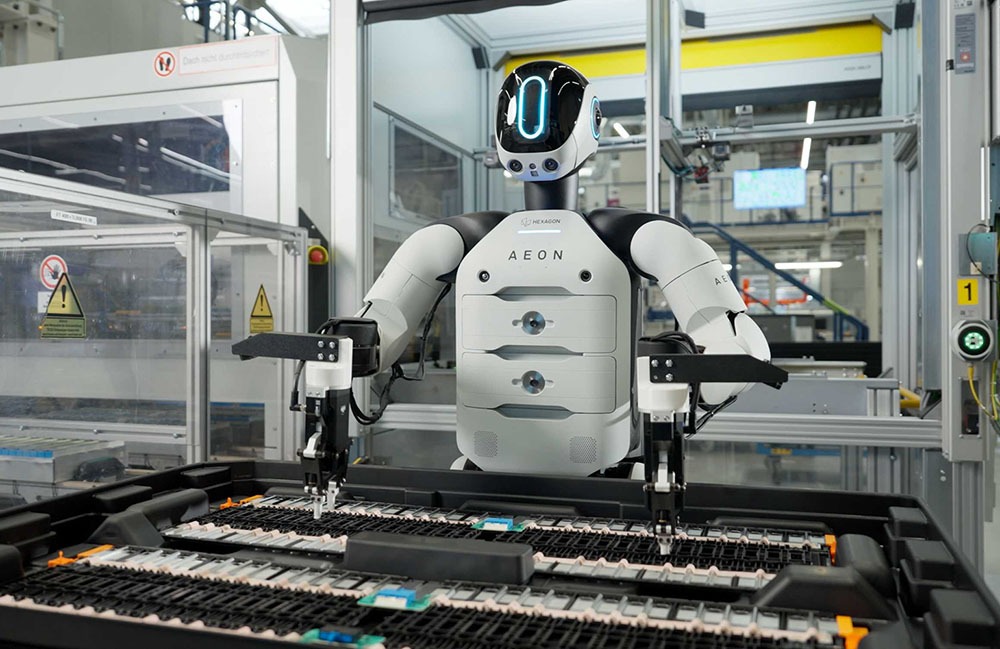The Humanoid Robotics Landscape in 2026: What Buyers Should Actually Watch